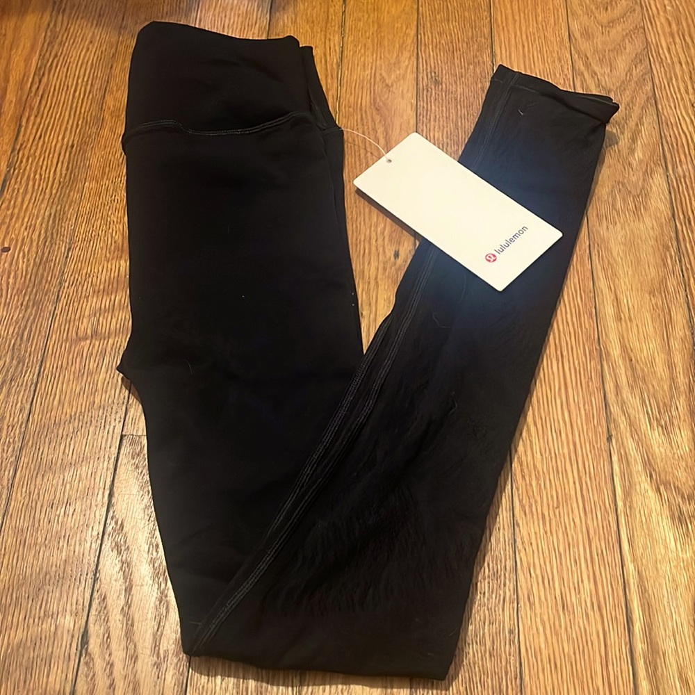 Lululemon reveal aurora - size 4 - black NWT